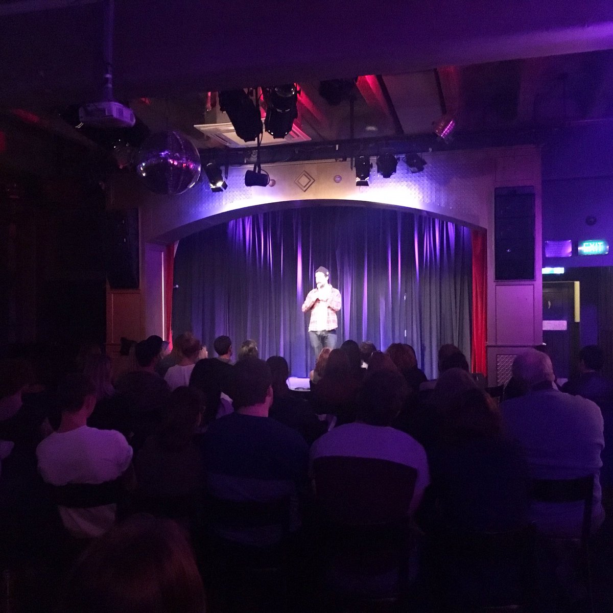 2016Index's tweet image. Stuart Daulman currently killing it at INDEX16 + @_quickbites at @TheToffInTown 😂#INDEXevent #rmitinteriordesign