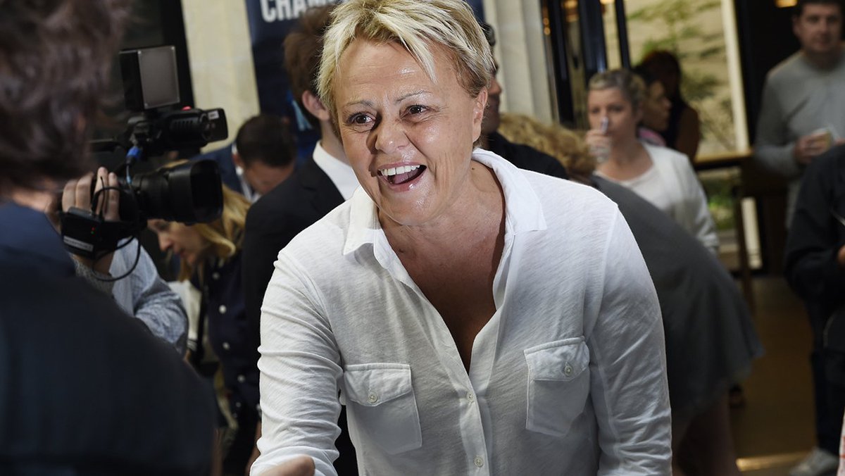 BFMTV_People's tweet image. Muriel Robin hospitalisée après un malaise en pleine représentation people.bfmtv.com//actualite-peo…