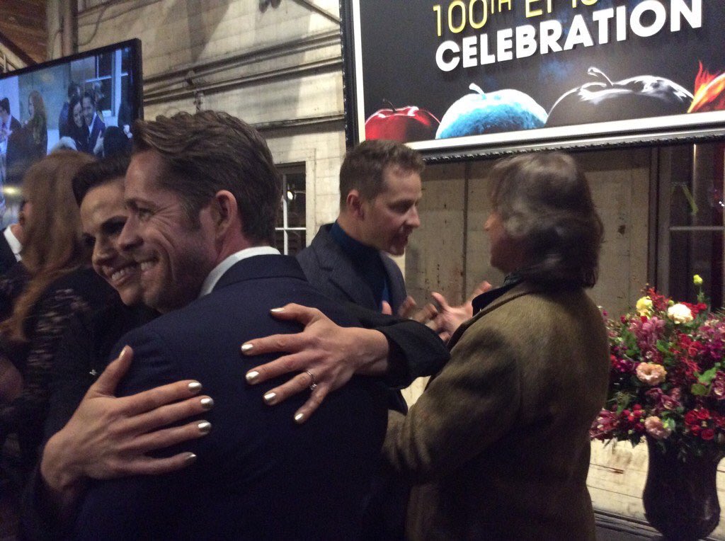 upon_a_girl's tweet photo. oh I am in love with this pic! #Once100 #Seana #hoodies https://t.co/l1HAC8FHtl