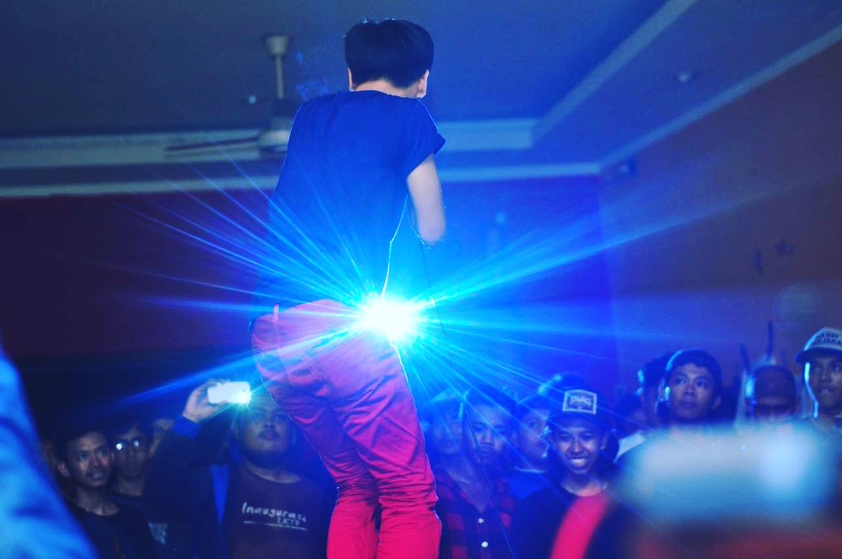 Teori <a href="/holetrips/">Hole Trips</a> semalam di @info.merdeka9  vol.1 "teorihariini" kalian luarbiasa liar dan berbahaya