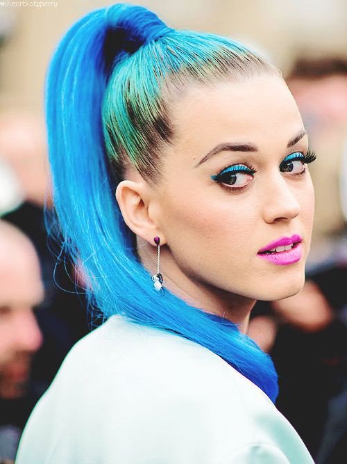helarycleanto's tweet photo. @katyperry please follow back me i'm your super fan https://t.co/QjkUqCYKu9