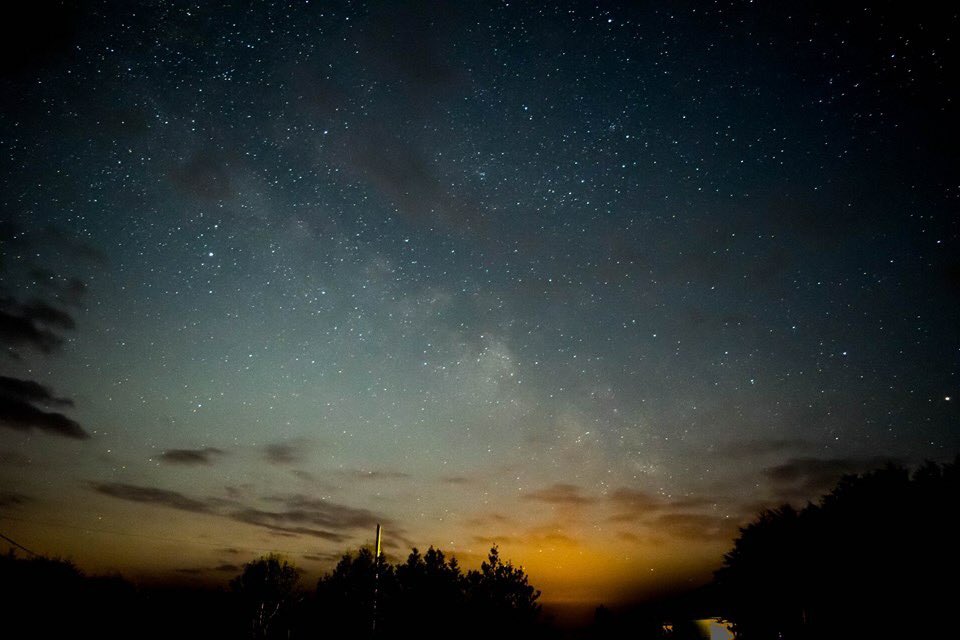 My best shot of the #MilkyWay taken just before Moonrise this past week in Caherdaniel, County Kerry <a href="/KerryDarkSky/">Kerry Dark-Sky</a>