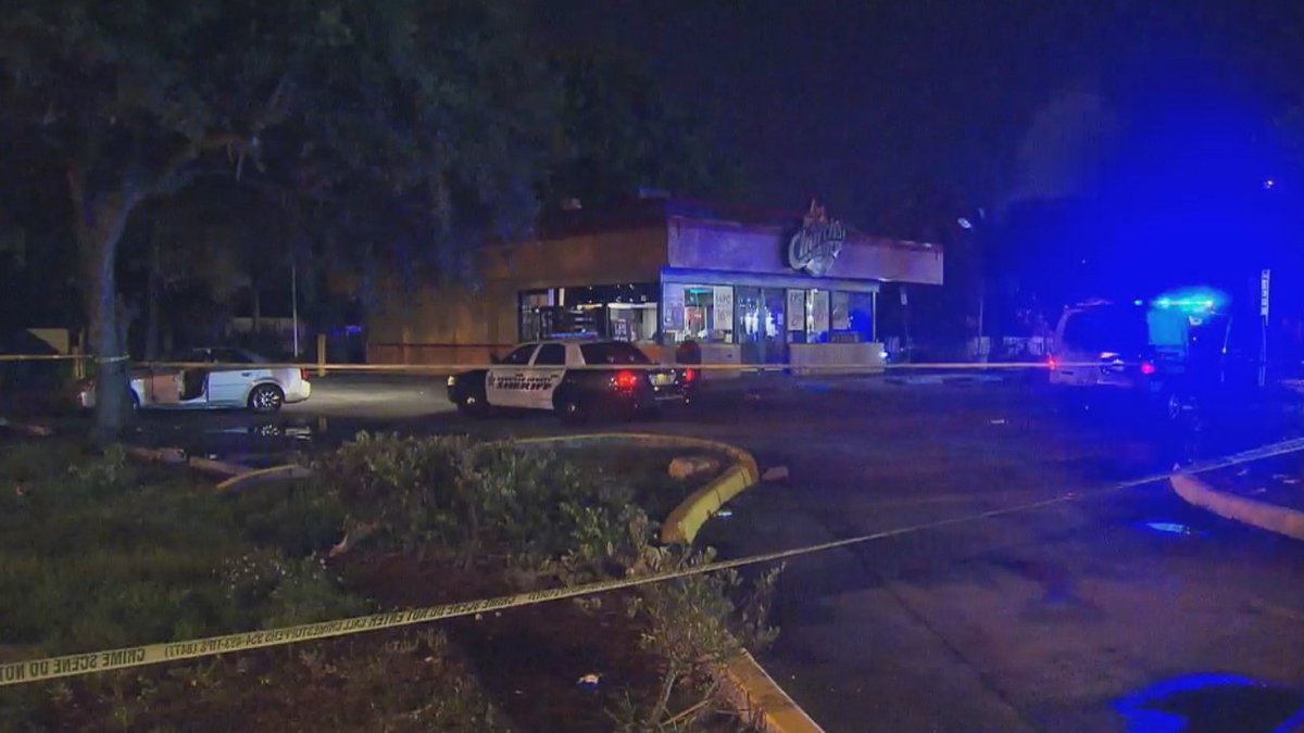 BREAKING NEWS: Witnesses say police are investigating a shooting outside a fast-food restaurant in Fort Lauderdale. https://t.co/DwQe8oRIKs