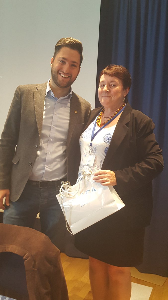 AFS_France's tweet photo. Félicitations à Nadine qui quitte le CA après 6 ans de bons et loyaux services. Merci Nadine! #AFSAG #AFSFRANCE https://t.co/yELGHbdTzu