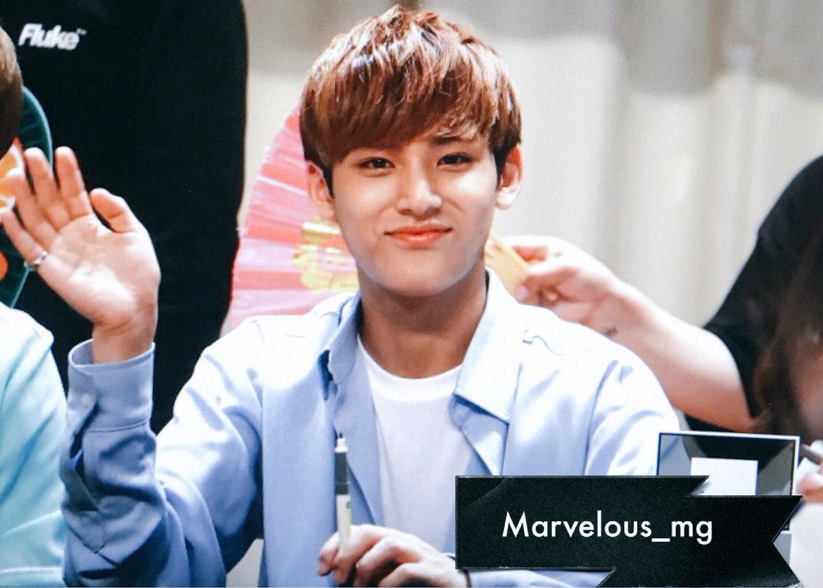 Marvelous_MG's tweet photo. 160529 일산/용산 팬싸 #세븐틴 #민규 #예쁘다 @pledis_17 애기오빠 오늘도 화이팅!:) https://t.co/BvHaTvxde1
