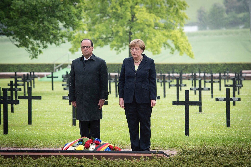 GermanyDiplo's tweet photo. Beginning of remembrance ceremony „100 years #Verdun“: Chllr #Merkel + Pres. @fhollande at war cemetery #Consenvoye. https://t.co/SkyazF4wU2