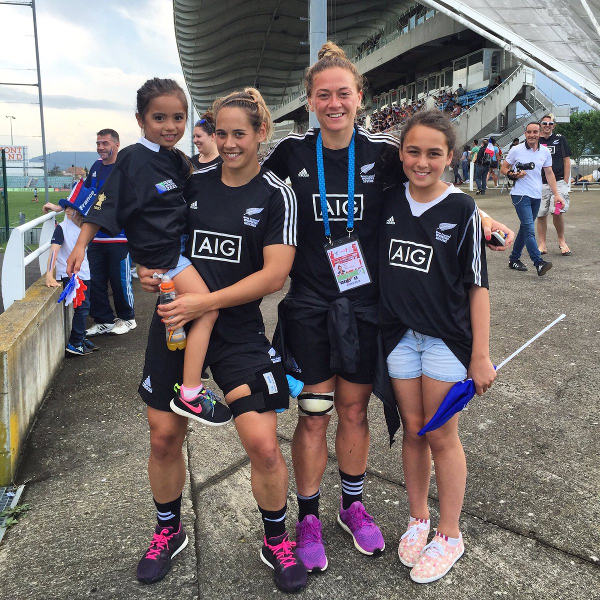 Yeah the @nz7s_ sisters! ⚫️⚪️ #day2 #finals #Clermont7s #gameday #allez #allblackeverything <a href="/nizzlewilliams/">Niall Williams</a> #teamnz