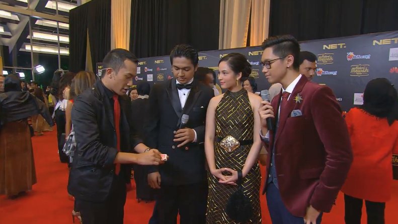 mdtvindonesia's tweet photo. WOW! @chelseaislan @DevaMahenra sampai kaget gitu lihat aksi Josh Magic. #REDCARPETNET3 #IndonesiaLebihKece https://t.co/BwppsSAq1x