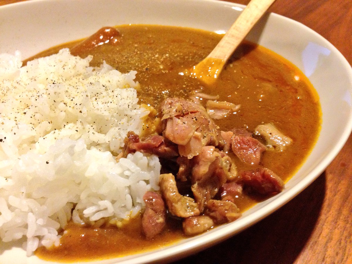 みつもと 某ルートから入手した自衛隊の戦闘糧食 型ウィンナーカレー カレーと付け合わせの炭焼チキン パックごはん 2がまとめてレトルトパウチに入っている ウィンナーにチキンと軍用だけあってさすがにボリューミー 炭焼の香ばしさが良いアクセント みつもと 某ルートから入手した自衛隊の戦闘糧食 型ウィンナーカレー カレーと付け合わせの炭焼チキン パックごはん 2がまとめてレトルトパウチに入っている ウィンナーにチキンと軍用だけあってさすがにボリューミー 炭焼の香ばしさが良いアクセント