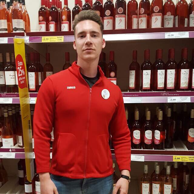 AledJones4's tweet photo. Congrats @Gruffwilliams on your new job #Tesco https://t.co/LyAD2q9Chw