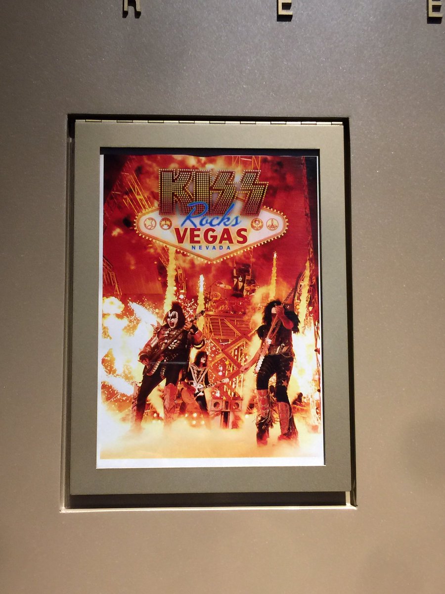 kiss_na_ole's tweet photo. #KISSRocksVegas @ toho cinemas shinjuku
Awsome show!!🤘😄
@KISSOnline @KISSMyCinema #OneNightKISS #kissmycinema #KISS https://t.co/R2FN5cF2pC