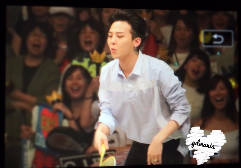 MongieMong's tweet photo. jiyong seriously looks so tiny gahhhh https://t.co/E384vutIea