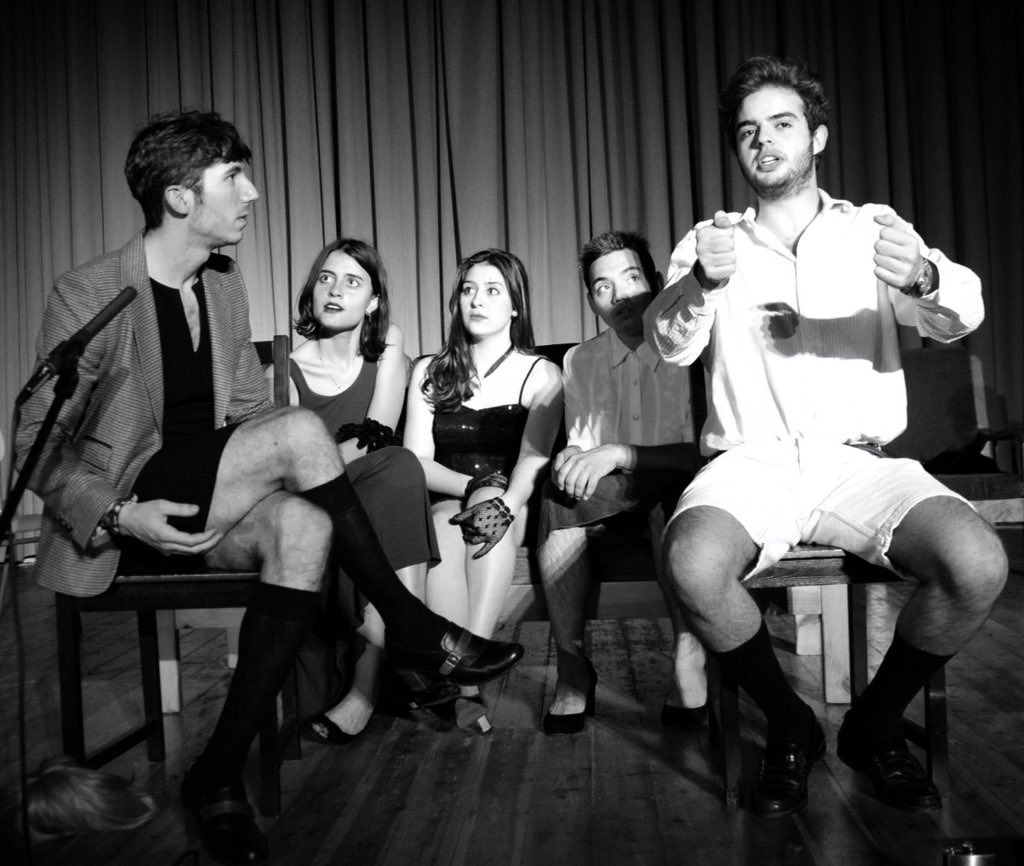 🔜 Última representación #ConFaldasYaLoLoco 
📍Colegio Claret, C/Monzón
⌚️ 18:00h apertura
🔖 5 Euros
💁🙋🏻👯👠🔫  #teatro