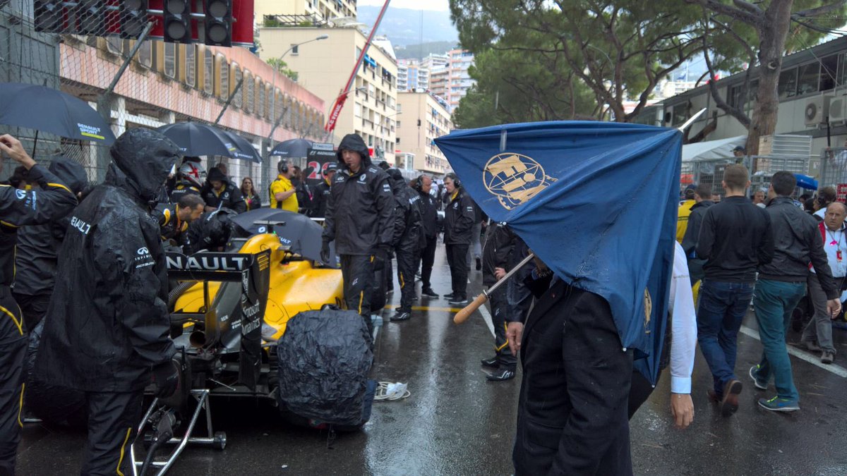 AlpineF1Team's tweet photo. Start will be behind the safety car - Jean Todt came to tell himself. Which is nice. 
#MonacoGP https://t.co/qygc0f2vTj