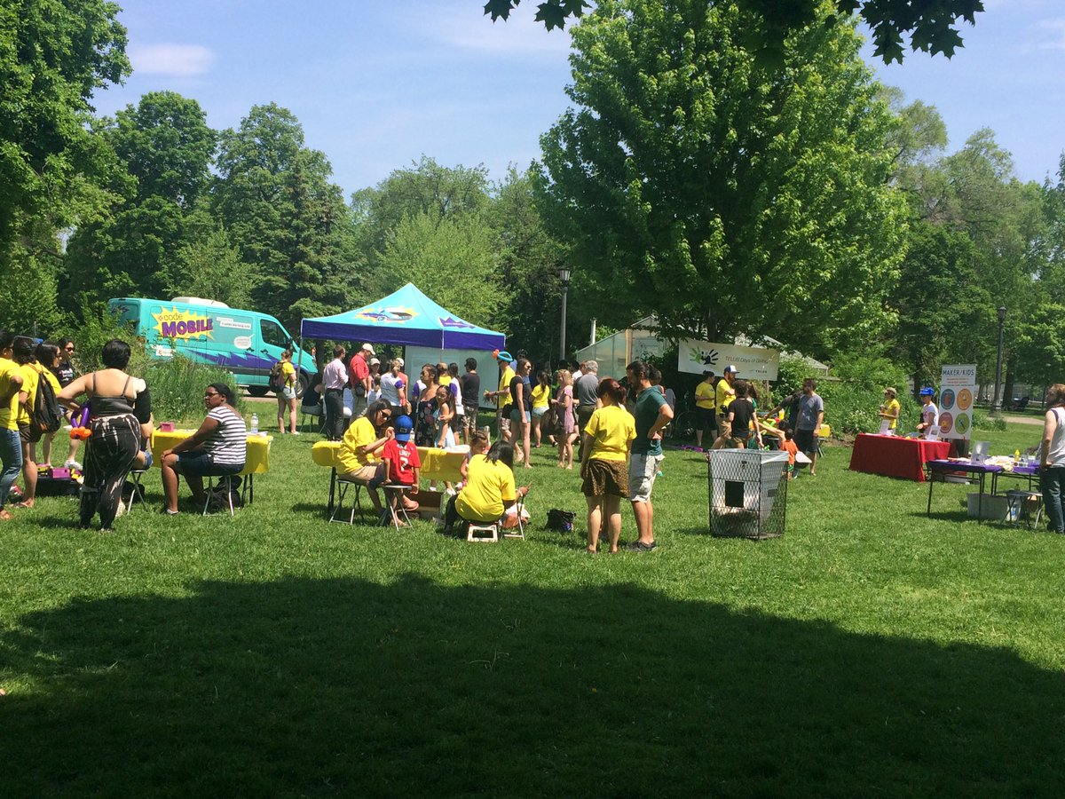 JonGauthier's tweet photo. Party In the park supporting ladies @learningcode & there #codemobile post #DevTO5K w @naelshawwa & others https://t.co/u4MY4JeEPs