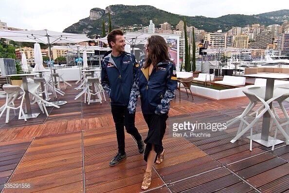 dnarrrainbow's tweet photo. Это же ебанная фотосессия !

#ChoiceMusicGroup #ProjectHomeDay https://t.co/eWKRtQFX1X