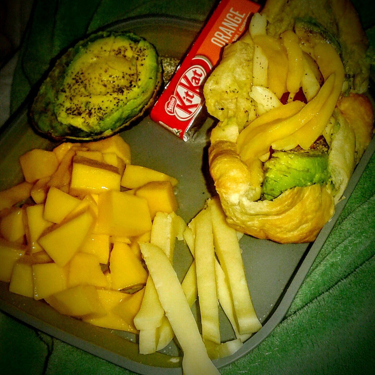 VanLifeSeries's tweet photo. #healthy #serverAttila #LunchTime #Avocado
#Pepper #Salt #MozzCheese #Croissant #Tomato #Mango #LemonJuice https://t.co/dkITqz2Ngi