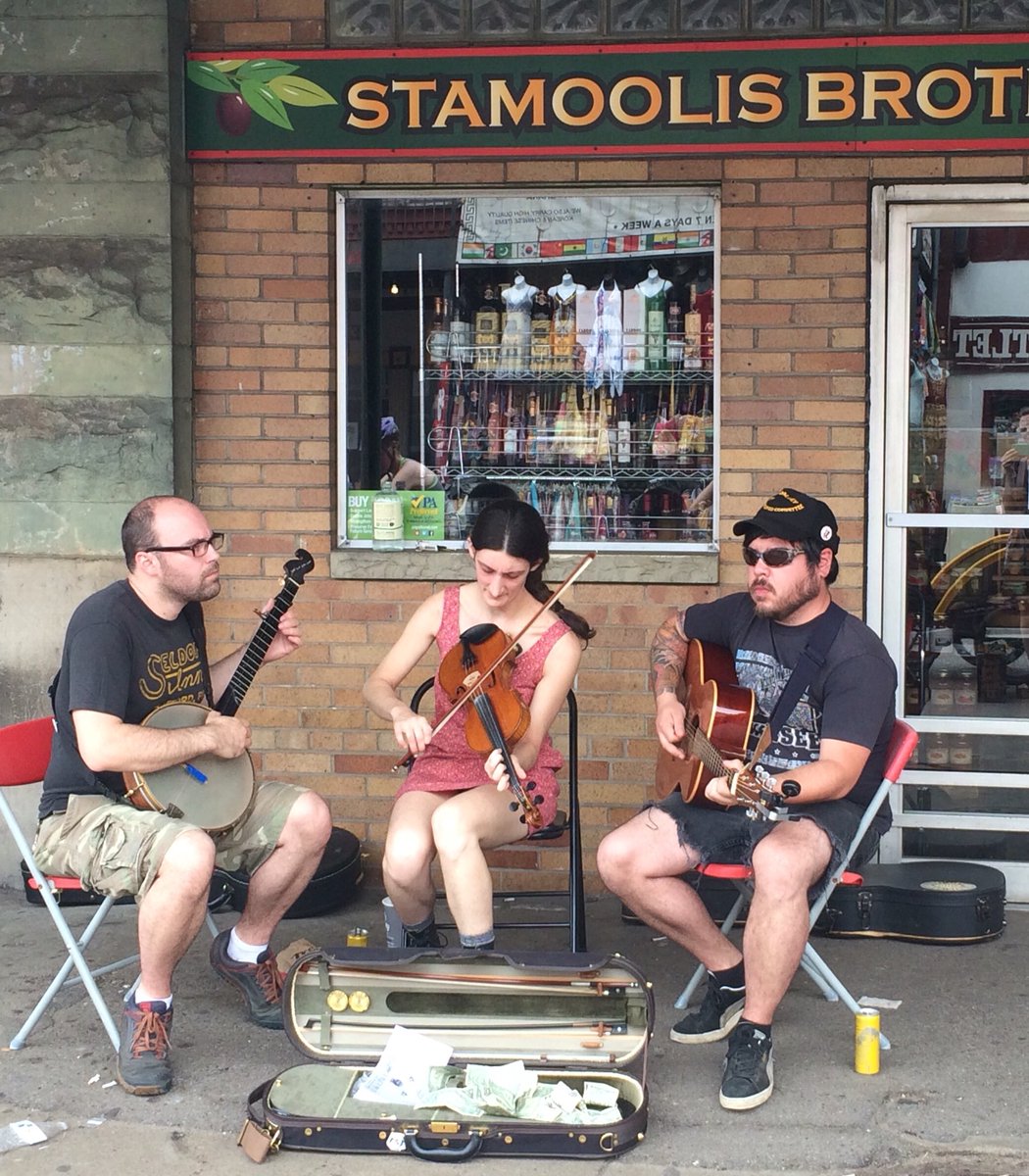 daria_sandburg's tweet photo. #roxannesdriedflowers,
tunes, snacks,&wide throughs
beautiful morning #checkinit @openstreetspgh
over far too soon! https://t.co/VPSyfdClZa