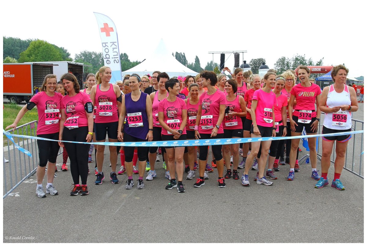 LRinbeeld's tweet image. Heel veel diva's vandaag aan de start v/d @DivaRunLR, een nieuw onderdeel v/h Loopfestival Leidsche Rijn @LOOPVLR