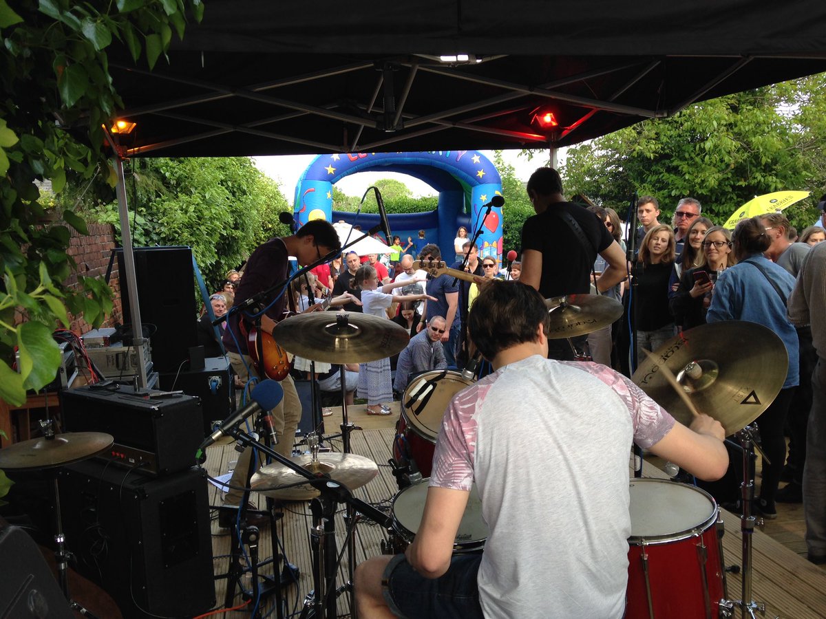 Harry Slater Band rocks teatime <a href="/Grey_hound_Pub/">The Greyhound</a> #wivenhoe