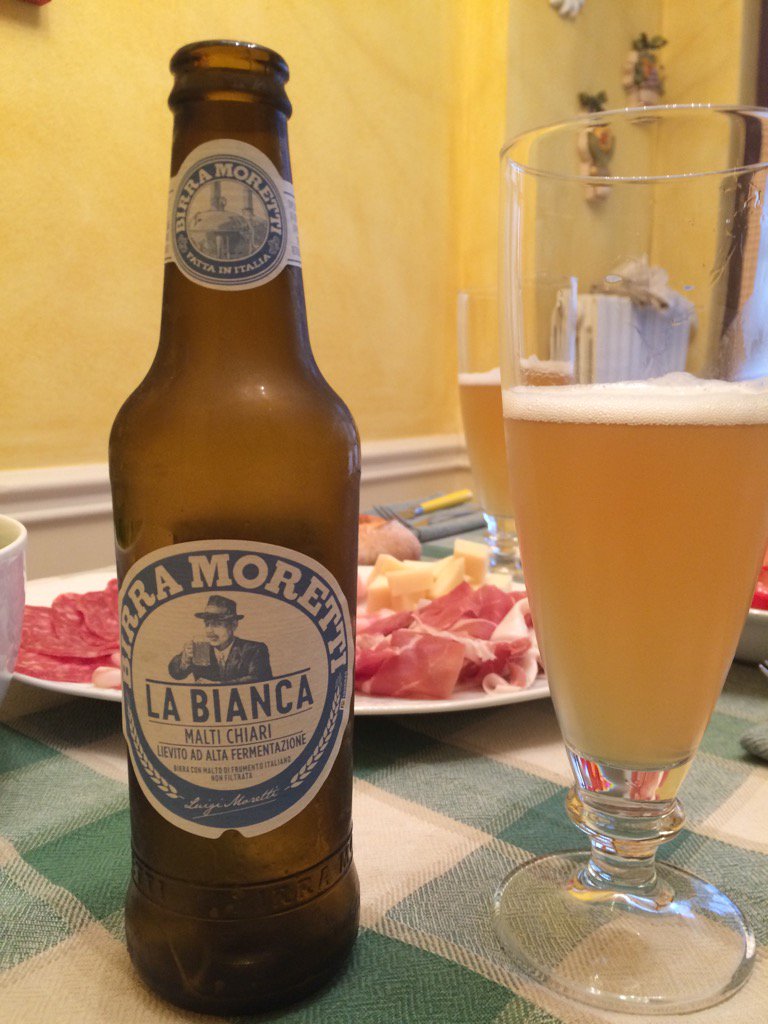 zugrusina's tweet image. Inizialmente scettica e invece è ottima #birramoretti #labianca 
🍺