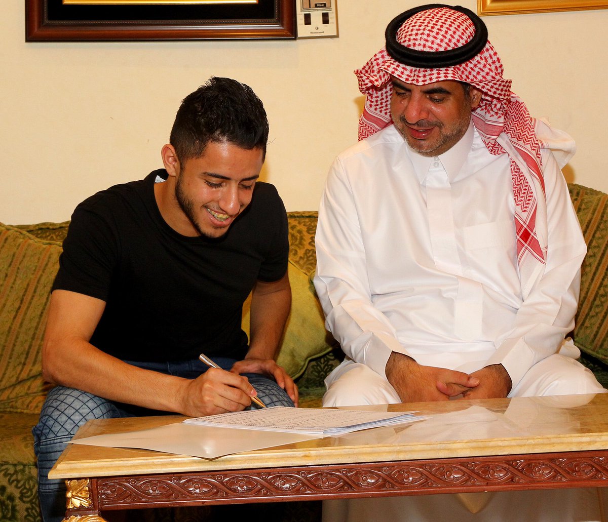 AlShababSaudiFC's tweet photo. #الشباب يوقع عقداً لمدة ثلاث سنوات مع لاعب الفريق الأولمبي لكرة القدم عبد الإله الشاهين. https://t.co/rjNXwPerJL