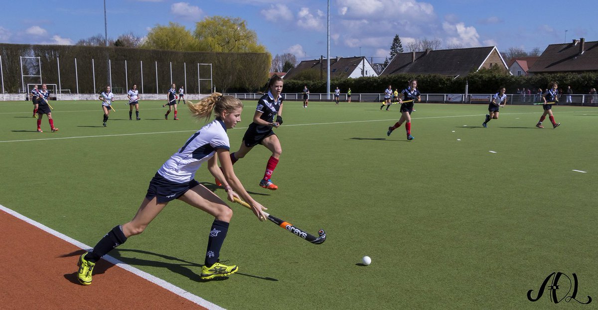 ADLanglet's tweet photo. Félicitations à l'équipe féminine de Hockey #Douai, championne de France ! Quelques souvenirs d'une séance photo... https://t.co/QDd4R46jVY