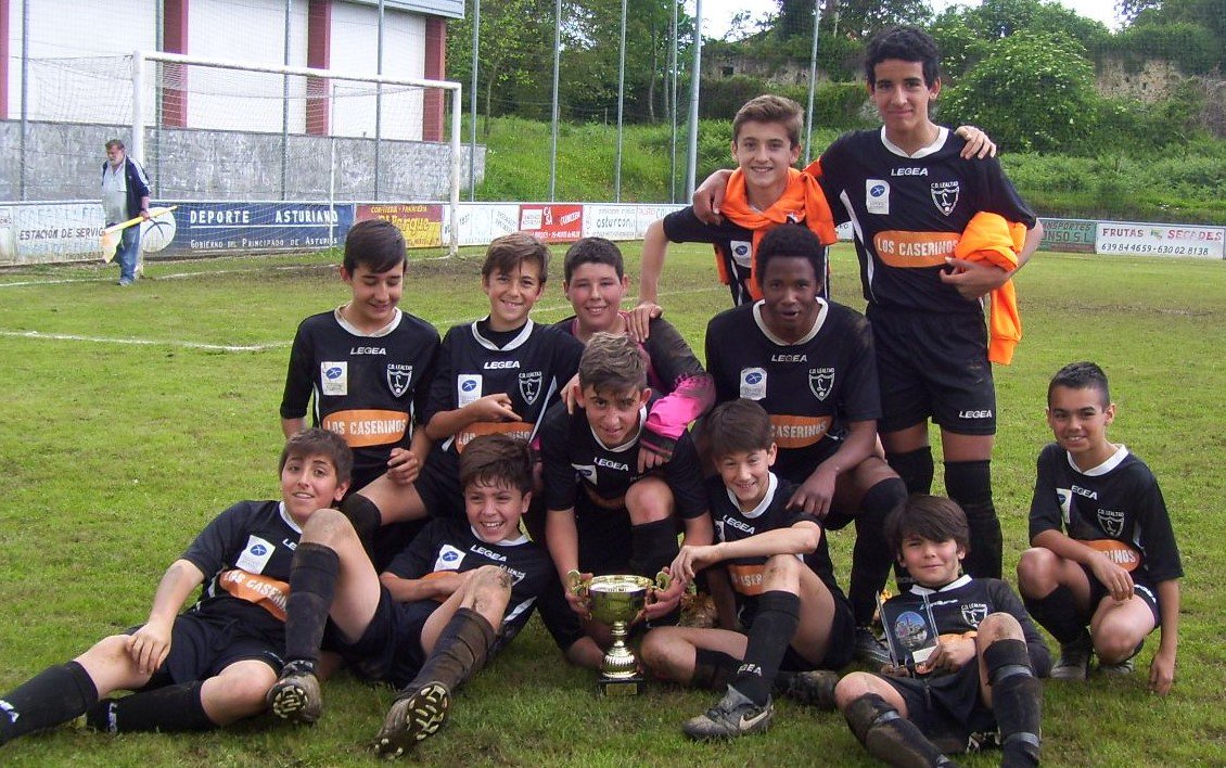 Nuestros infantiles han disfrutado en el Torneo Villa de Muros. Gracias <a href="/MurosBalompie/">Muros Balompié</a> por invitarnos #LealesDeKinos