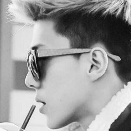 P_SK_95's tweet photo. ต้องเก็บงำความชอกช้ำใส่แว่นดำปิดรักร้าว เธอรู้บ้างรึเปล่าว่าเธอทำลาย ใจของฉัน ตามันบอดก็เพราะ รัก  (ภาพปรากอบ) https://t.co/xGyNd1VKEj