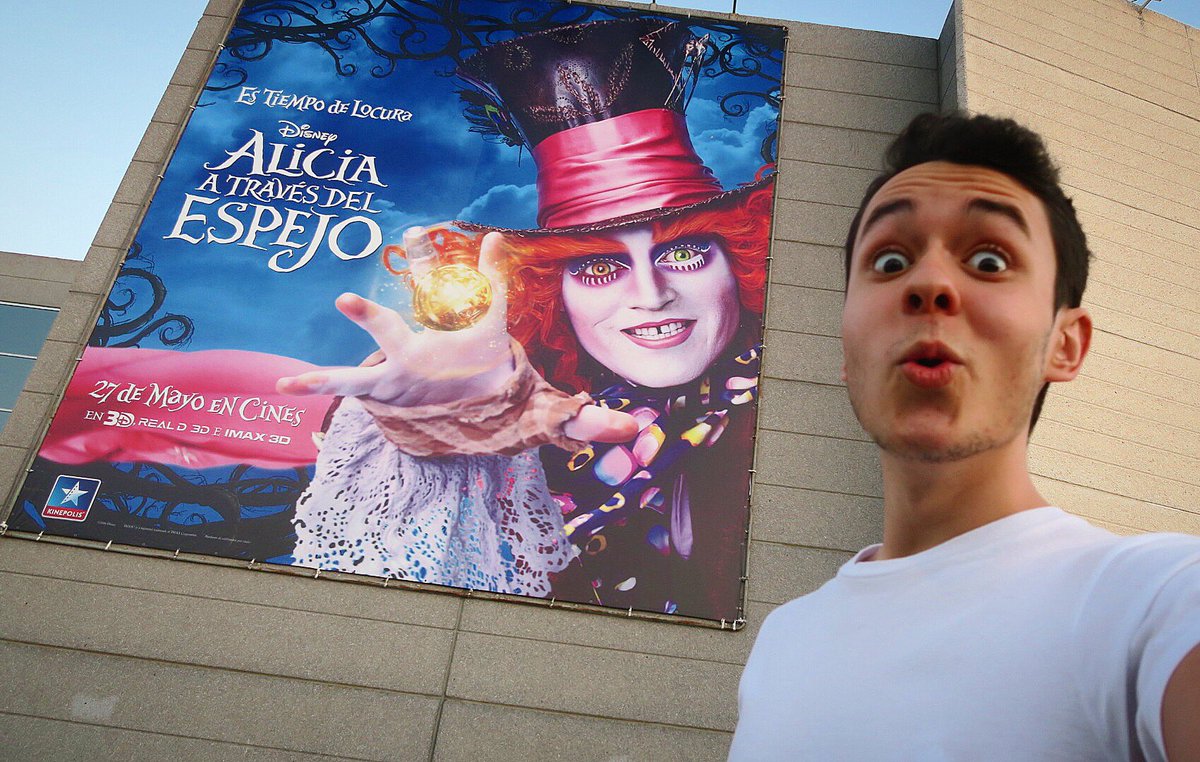 TheGrefg's tweet photo. Ayer después de El Gran Desafío me dio tiempo a pasarme un rato por el cine a ver Alicia a Través del Espejo"! ✨👍🏻😊 https://t.co/y8WDIji469