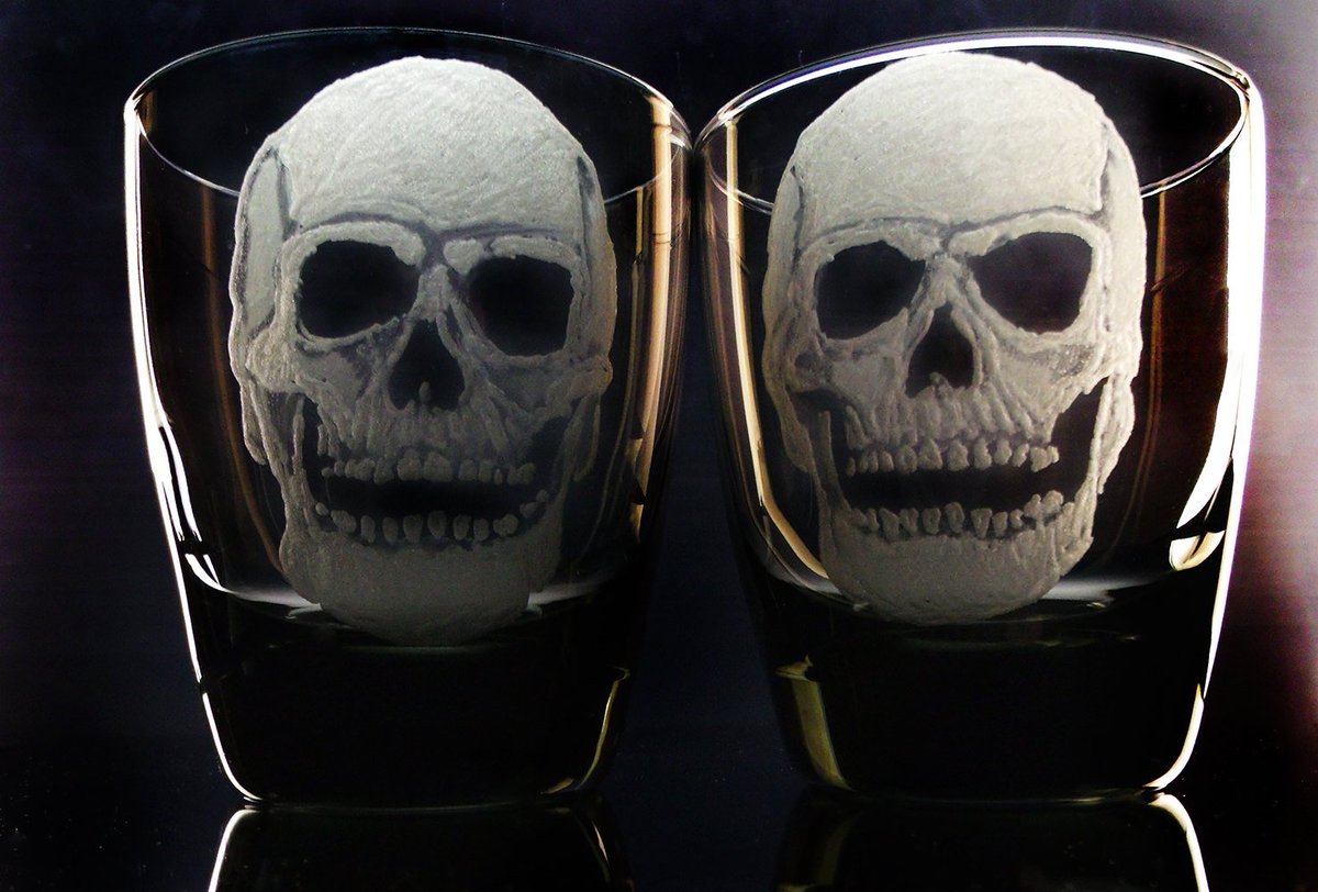 GGEngraving's tweet photo. Hand engraved black glass tumblers - Whiskey glass set - Gifts for H… https://t.co/IfWVOvssW4 #Etsy #EngravedBarware https://t.co/VVcibbSYSJ