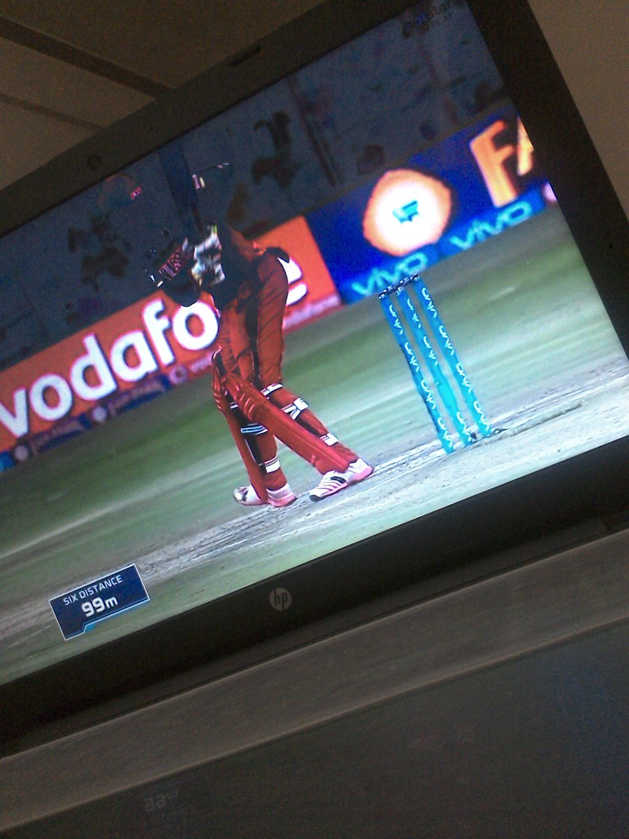 eeshu97's tweet photo. Oh my gosh!! What to say .. all hail the powerful @henrygayle 😀
#sixermachine
#gayleonfire
#RcbvSrh
#iplfinal2016 https://t.co/tMIMiwavrp