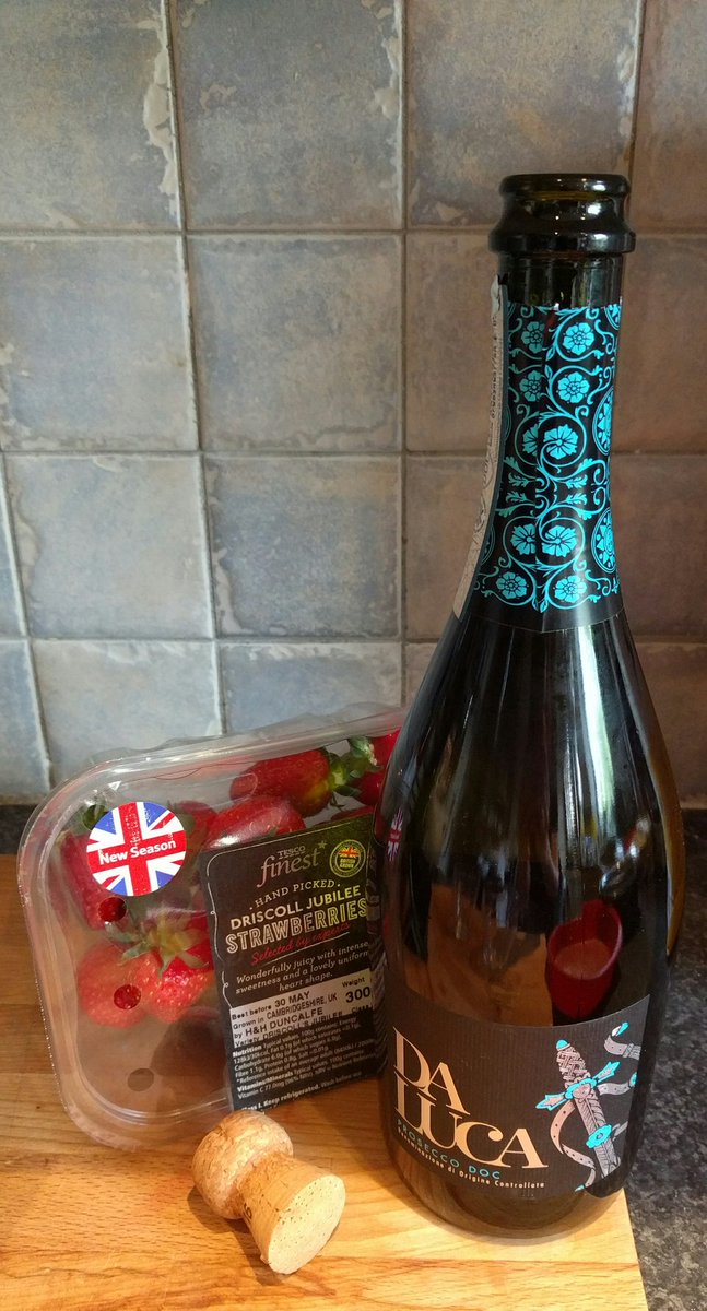 Hand_PickedTeam's tweet photo. Lovely day @Hand_PickedTeam, ovens back on baking for a cake order, here's a clue to the flavour, #wishingitwasforme https://t.co/oPC5iAr5Ae