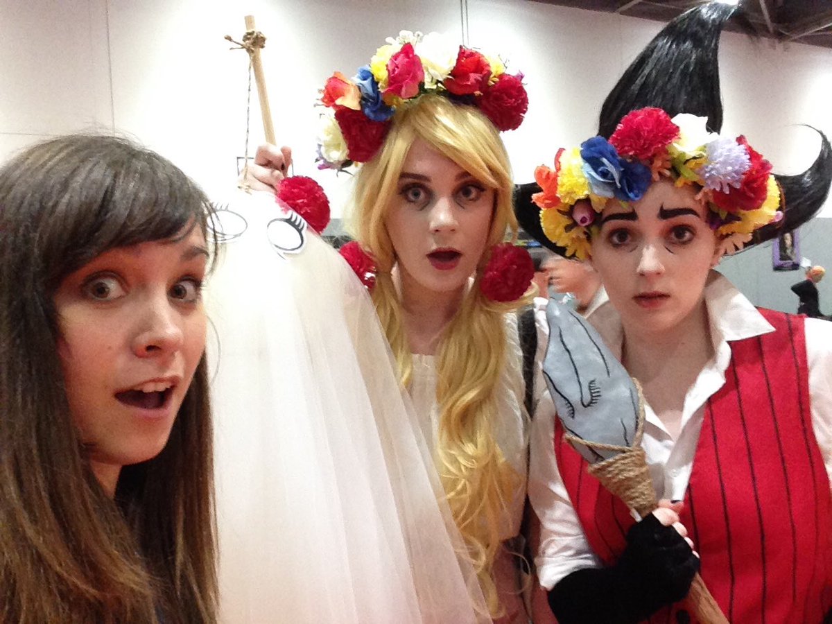 Ellen Rose Abigail Wendy And Wilson Don T Starve Cosplay They Have Flower Crowns I Said Oh My God Lots Mcmldn16