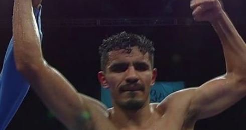 FOXSportsMX's tweet photo. ¡PODER MEXICANO!
#BoxeoxFOX "Títere" Vázquez superó a Erick Bone https://t.co/7BKo1claEe https://t.co/PJQ2Gpymx3