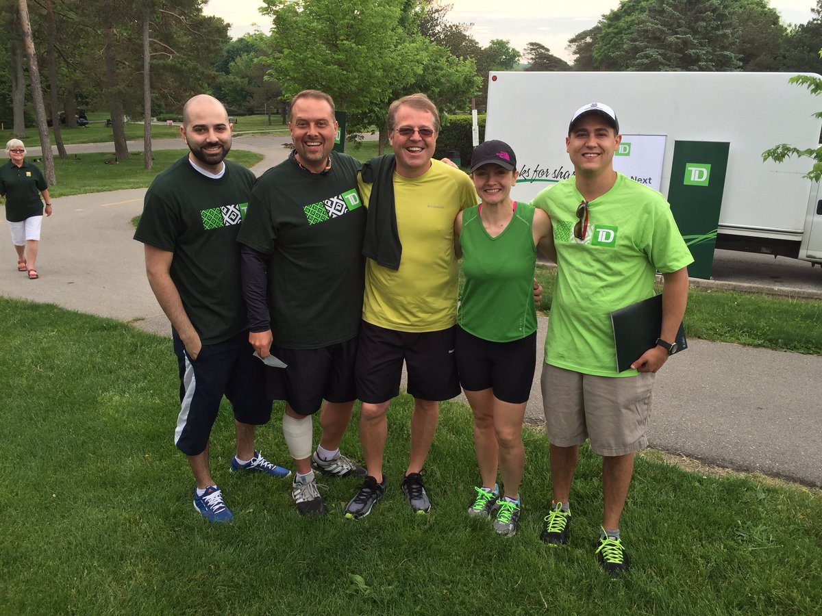 CarlosMarques79's tweet photo. The gang is getting ready for the run! #RunToTheBank @LondonFoodBank1 https://t.co/NbxEkF483v