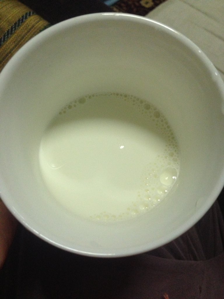 dearainaaishah's tweet image. Minum susu putihh challenge 😖 #needcalcium