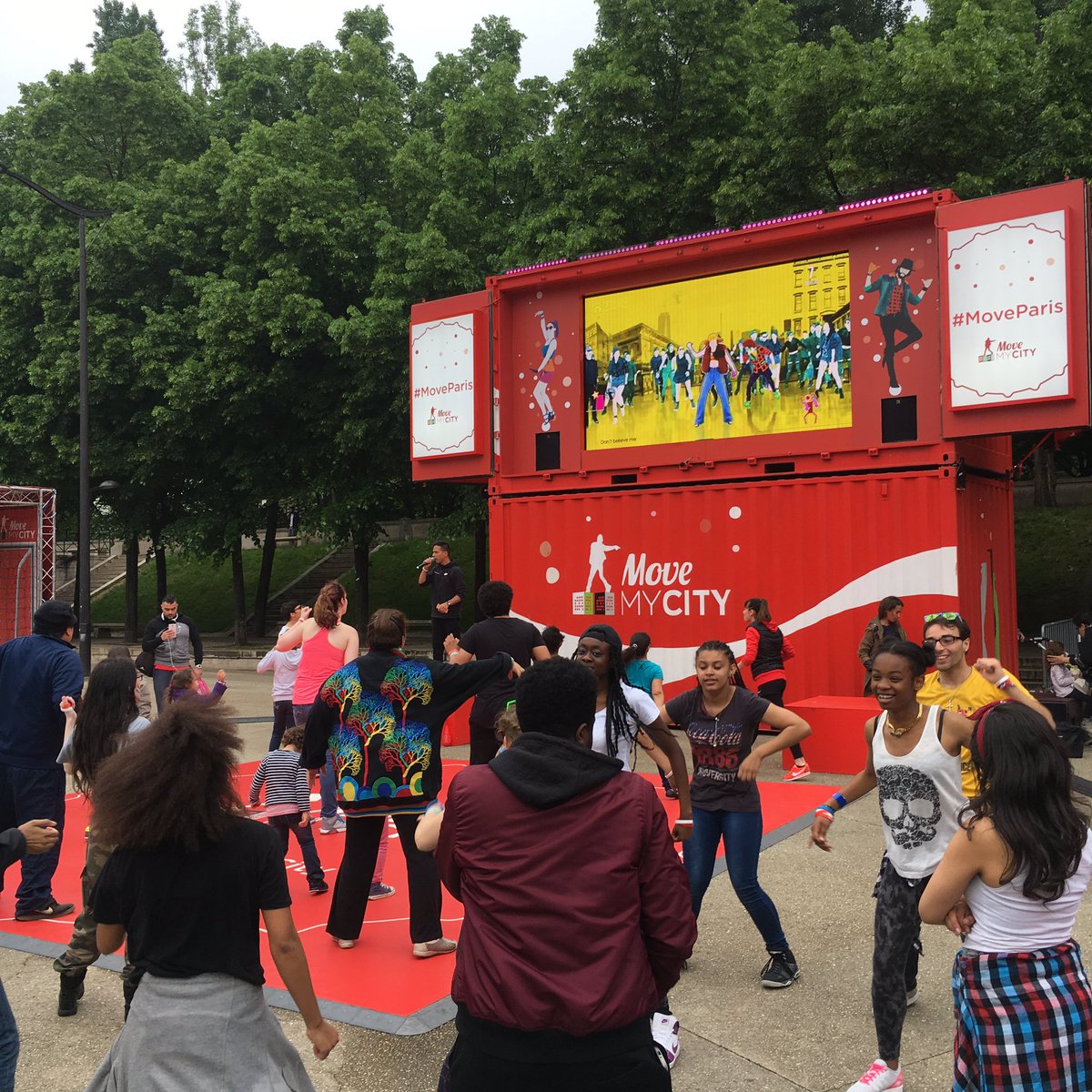 HavasPlay_FR's tweet photo. En direct du Bassin de la Villette pour la Tournée Move My City avec @cocacolafr #MoveParis https://t.co/UlvhIZmUhW