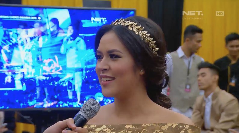 mdtvindonesia's tweet photo. Kalo @raisa6690 jadi laki-laki, dia bakal makan banyak hal. Wih! #RAISAonNET3 #IndonesiaLebihKece https://t.co/hDOlO4x3s6