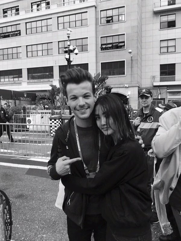 _BestOfLouis_'s tweet photo. Louis with fans in Monaco https://t.co/KmXdNCZzN2