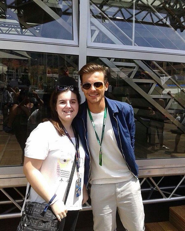 _BestOfLouis_'s tweet photo. Louis with fans in Monaco https://t.co/KmXdNCZzN2
