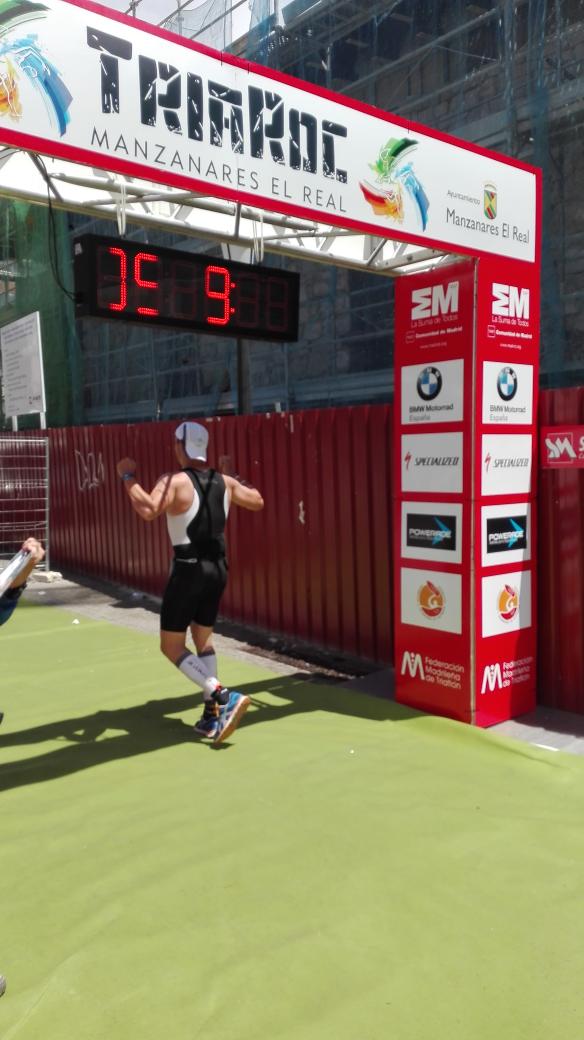 monstergando's tweet photo. @SalesianosSoto Nuestro profesor Gonzalo Velasco completa el 1/2 IronMan de Manzanares. Enhorabuena CAMPEÓN! https://t.co/cG93iMhjXJ