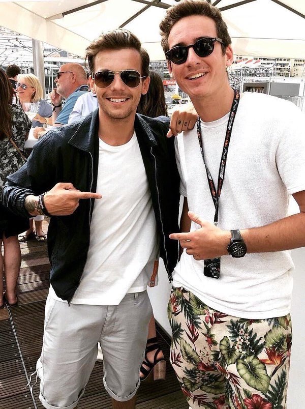 _BestOfLouis_'s tweet photo. Louis with fans in Monaco #2 https://t.co/aij5f7oXz4