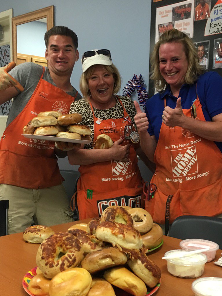 2707 enjoying bagels today! Thanking them for their hard work this weekend! @XKerrigan @ThdRosevil1 @CherylChurley