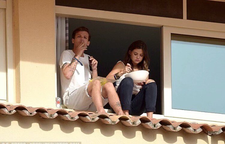 lasgrowns's tweet photo. Louis y Danielle ayer en su hotel de Monaco #3 https://t.co/V5WHxNzL4W