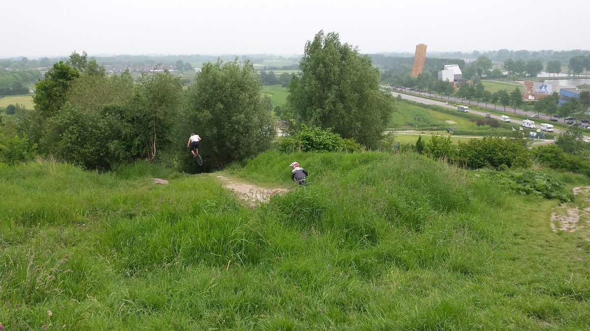 Sport050's tweet photo. Ook Sport050! Het bikepark bij @Kardinge  #kardingebult #downhill https://t.co/I7aV1Ty2Q5