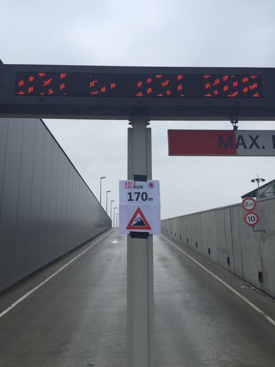 YannickStaels's tweet photo. Wij zijn er al! Nu nog wachten op de loper en de fietsers #axi2axirun #RUNBFC https://t.co/ZXTy4CETqj
