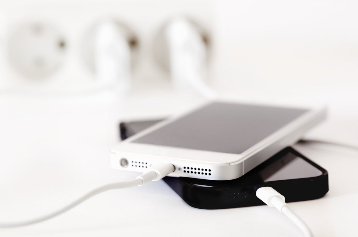FixtWireless's tweet photo. Even your phone needs a day of rest! Use today to charge up your phone and give it a well deserved rest! #wefixtit https://t.co/56Ye2BE2XT