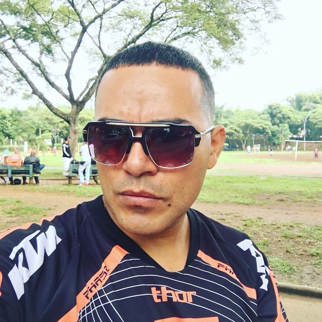 sashaVAZ_Q's tweet photo. #DJ #djwal #ultrabeat #deporte #mañana #am #disciplina #music #musica #electronica #tbt #espectaculo #electro #hous… https://t.co/GNLQSsIRIS