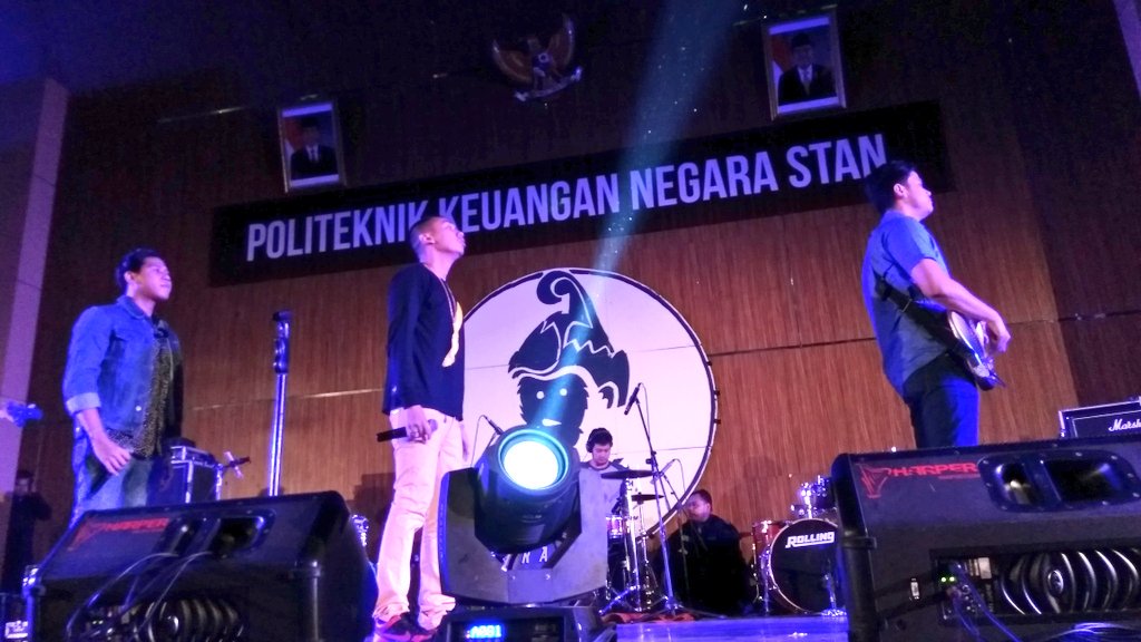 RANforyourlife's tweet photo. Mengawali penampilan malam ini di @OPTK2016 dengan lagu "Sepeda". Yeah, let's go! https://t.co/MBwpRNY0d4